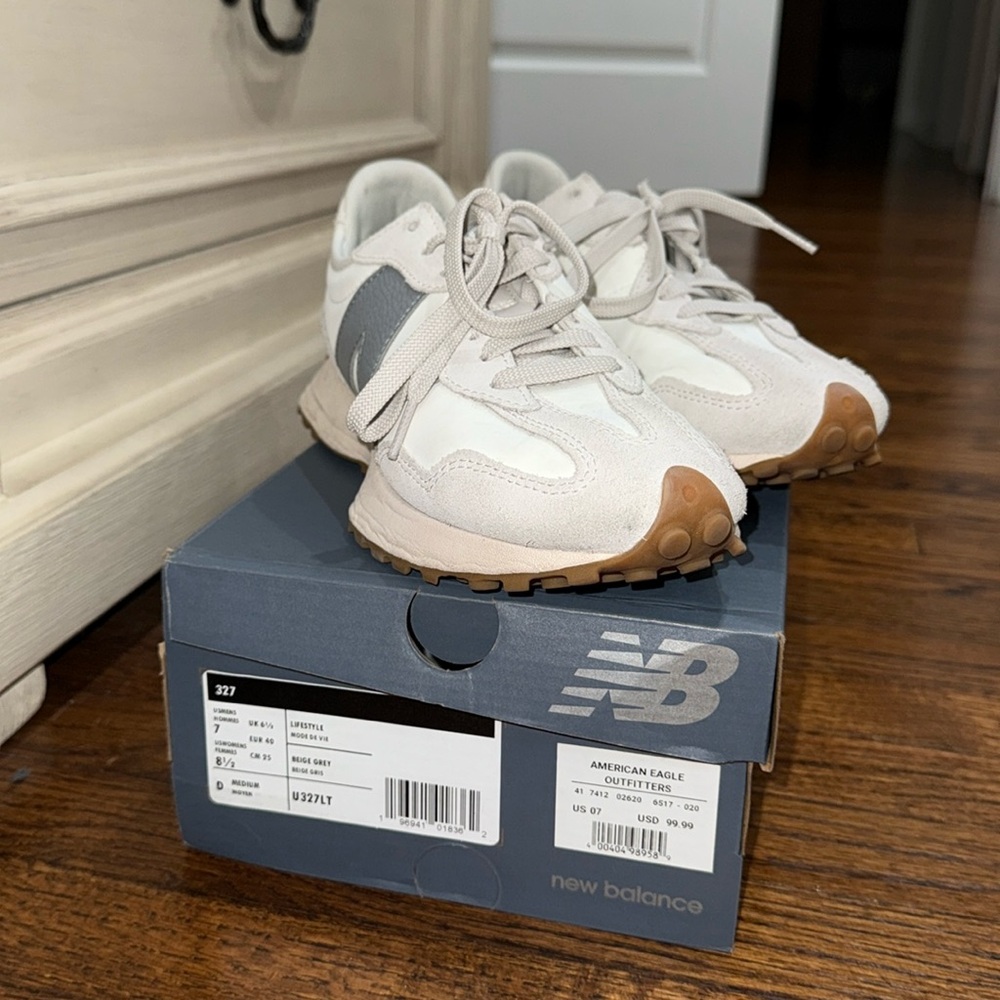 New Balance 327